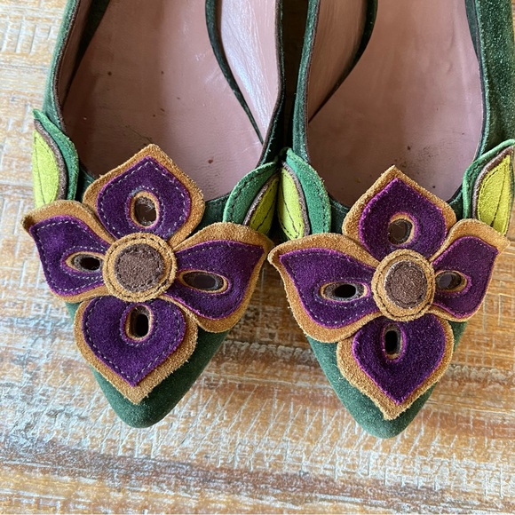MIU MIU Suede Floral Low Heel Pumps Flower Appliqué Pointy Toe Sz 36.5 - Picture 5 of 11